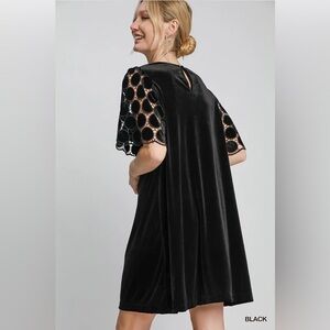 Firm 🌸Elegant Wine Red Dress with Lace Sleeves